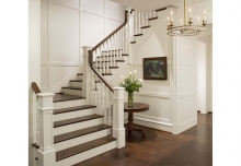 U-alakú beton lépcső, fa borítással